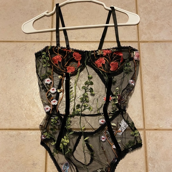 Corset - Picture 1 of 4